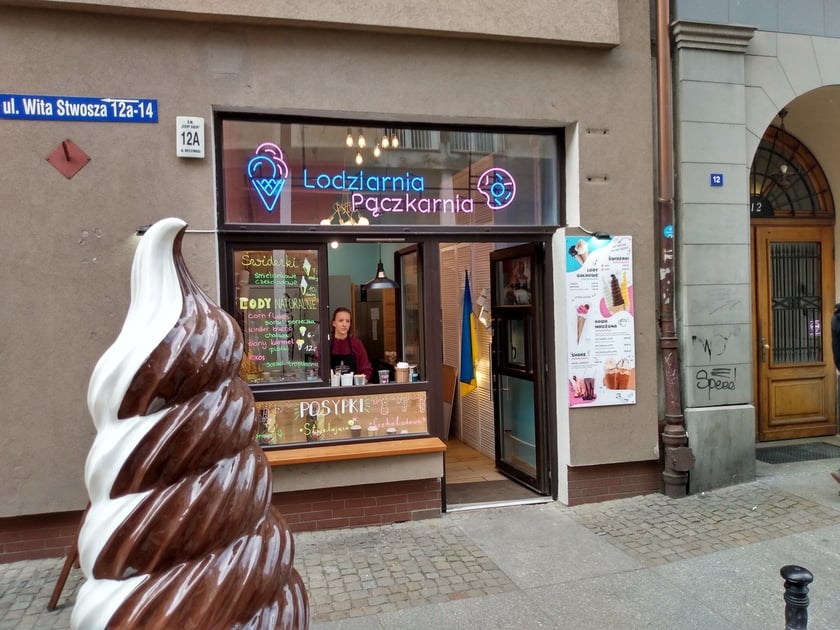 Lodziarnia Marceli serwuje m.in. świetne lody świderki w dwóch smakach - śmietankowym i czekoladowym