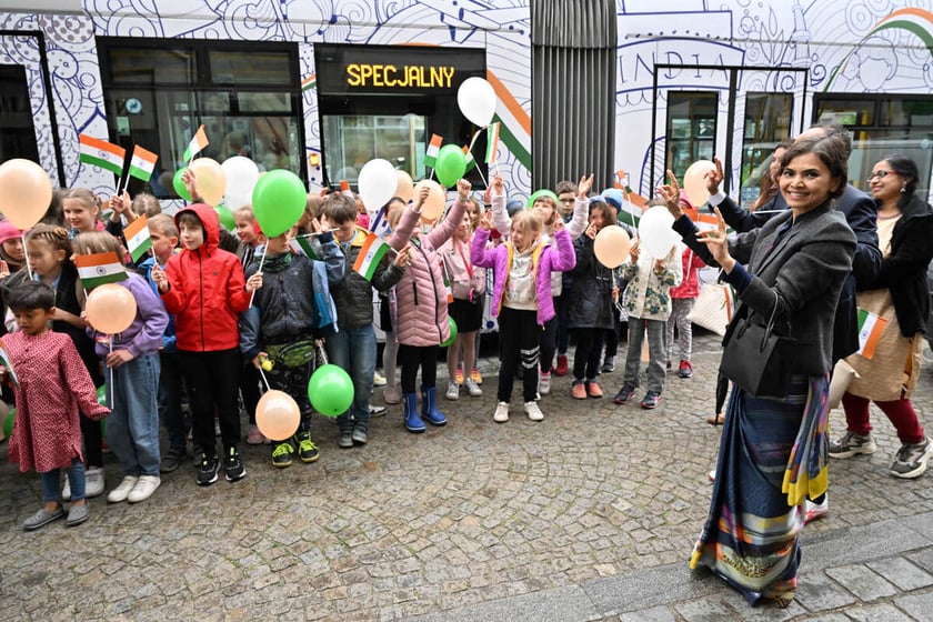 Uroczyste nadanie jednemu z wrocławskich tramwajów imienia Dobrego Maharadży Navanagaru