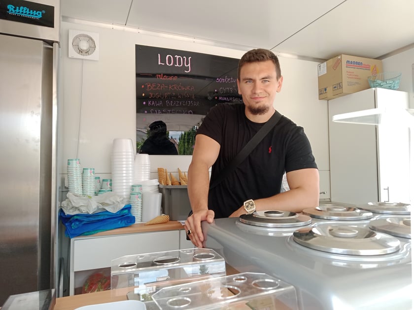 Conan, gwiazda programu TV "Królowe życia", otworzył lodziarnię na Stabłowicach we Wrocławiu