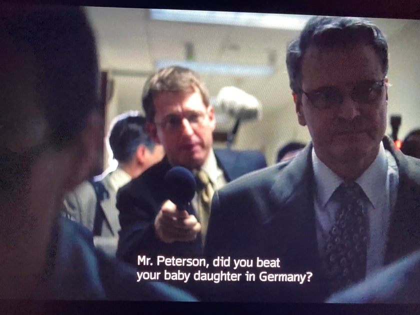 Marcin Harasimowicz w roli reportera w serialu HBO "Schody"