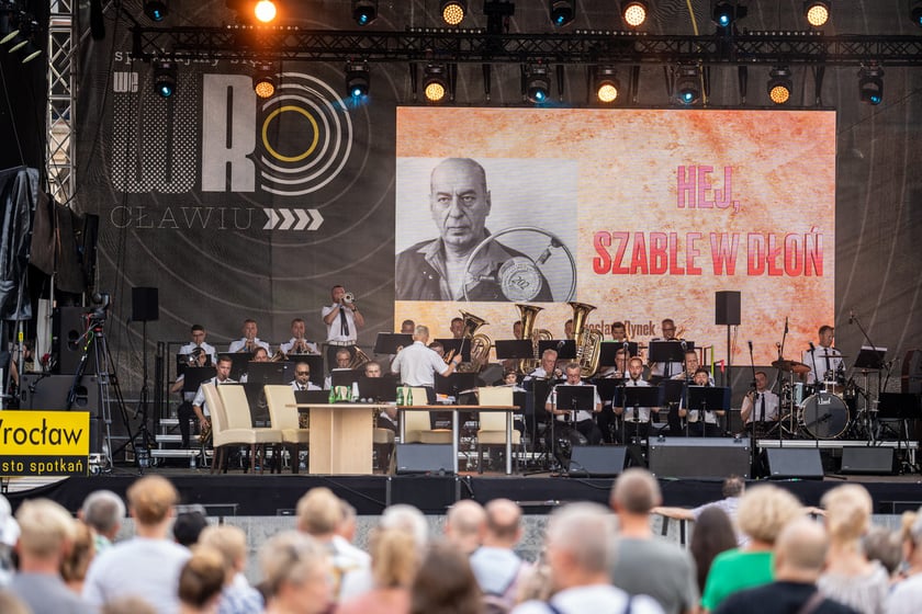 Koncert ?Hej szable w dłoń!? poświęcony Andrzejowi Waligórskiemu na Rynku we Wrocławiu, 26.06.2022 r.