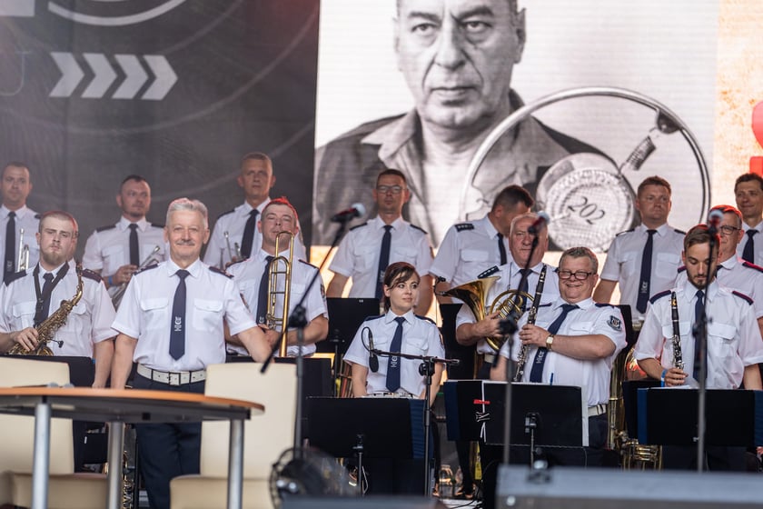 Koncert ?Hej szable w dłoń!? poświęcony Andrzejowi Waligórskiemu na Rynku we Wrocławiu, 26.06.2022 r.