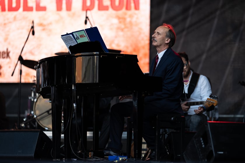 Koncert ?Hej szable w dłoń!? poświęcony Andrzejowi Waligórskiemu na Rynku we Wrocławiu, 26.06.2022 r.