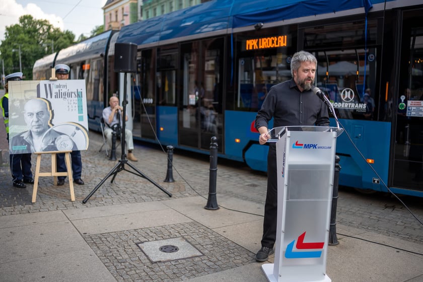 Wrocław pamięta o Andrzeju Waligórskim: tramwaj jego imienia i  wrocławski krasnal, 26.06.2022 r.