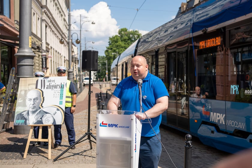 Wrocław pamięta o Andrzeju Waligórskim: tramwaj jego imienia i  wrocławski krasnal, 26.06.2022 r.