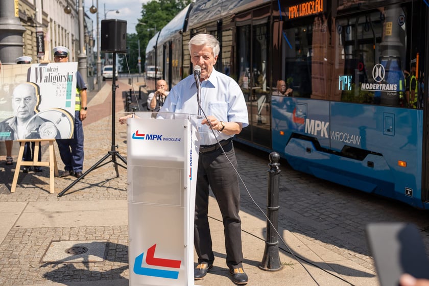 Wrocław pamięta o Andrzeju Waligórskim: tramwaj jego imienia i  wrocławski krasnal, 26.06.2022 r.
