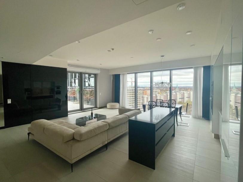 Penthouse w Sky Tower. Cena: 3 950 000 zł. Powierzchnia: 120 m2