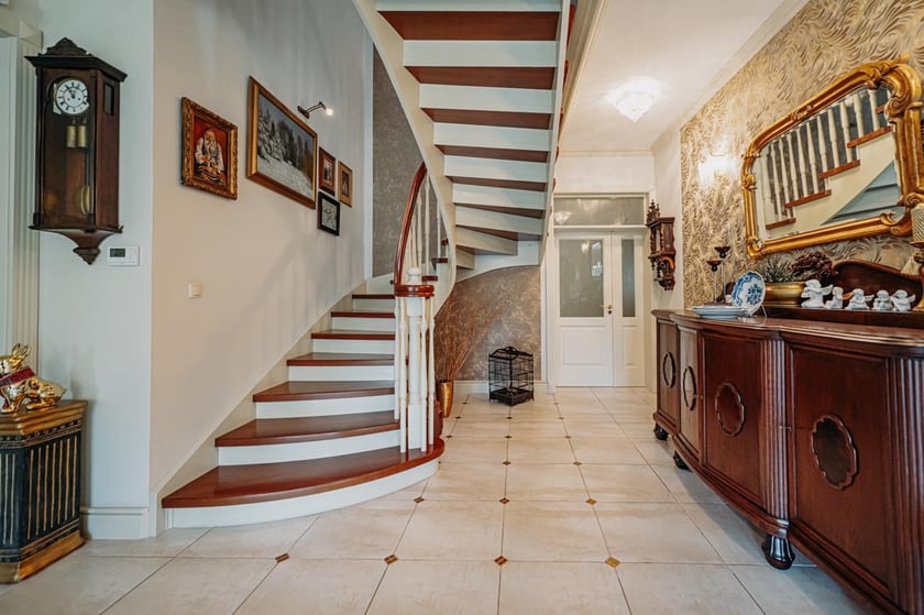 Willa na ul. Gałczyńskiego. Cena: 4 800 000 złotych. Powierzchnia: 367 m2