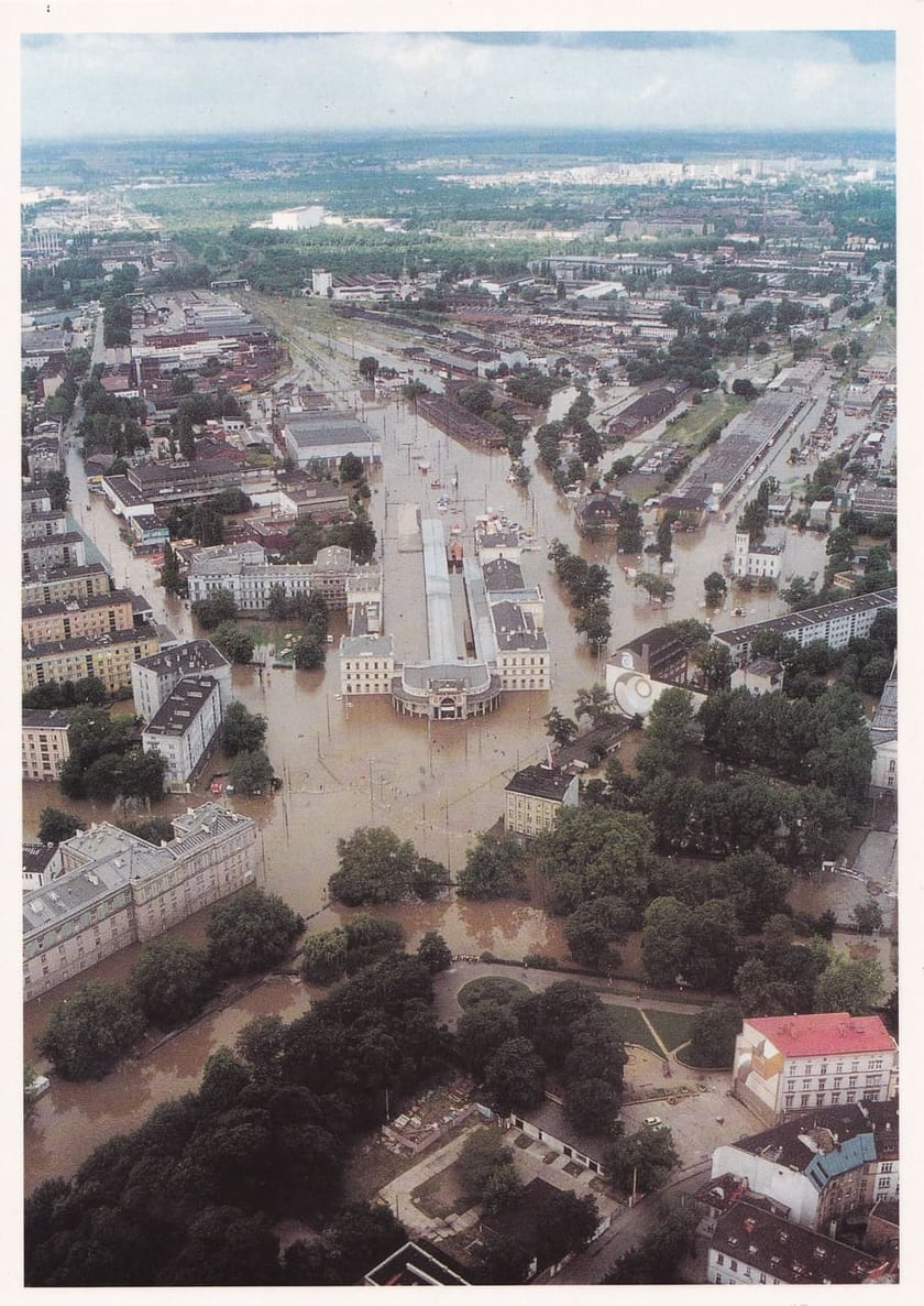 Dworzec Świebodzki, Wrocław, powódź 1997, zdjęcia z helikoptera