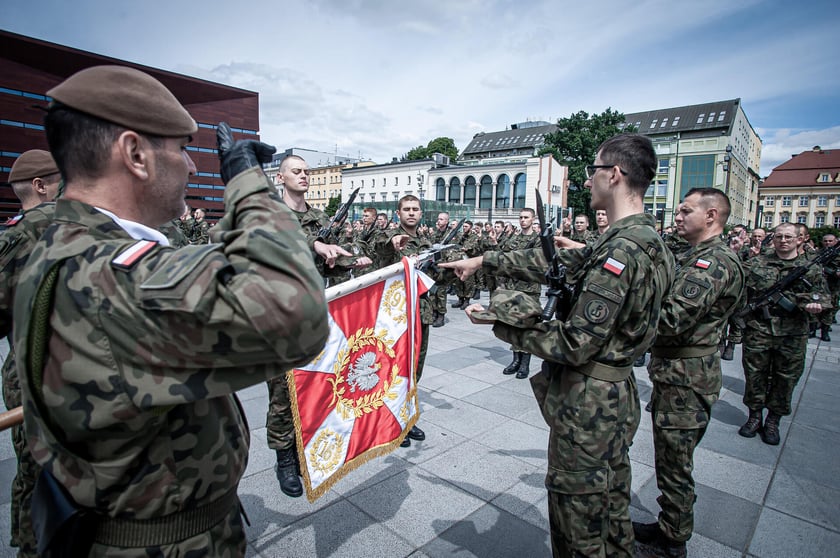 Uroczysta przysięga żołnierzy 16. Dolnośląskiej Brygady Obrony Terytorialnej