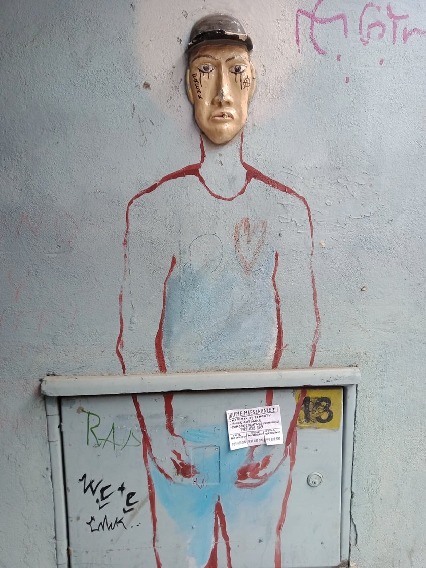 Kolorowe podwórka przy ul. Roosevelta we Wrocławiu przyciągają i turystów, i wrocławian. Murale na Nadodrzu zachwycają!