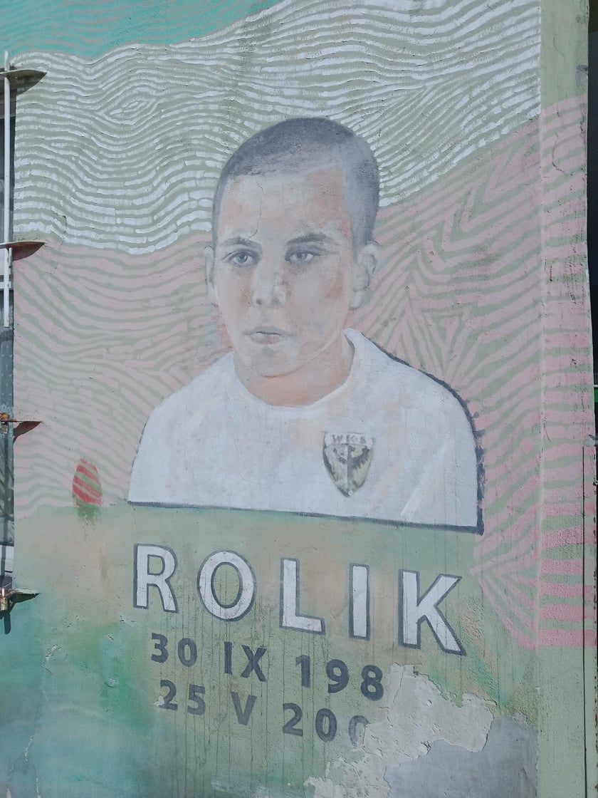 Kolorowe podwórka przy ul. Roosevelta we Wrocławiu przyciągają i turystów, i wrocławian. Murale na Nadodrzu zachwycają!