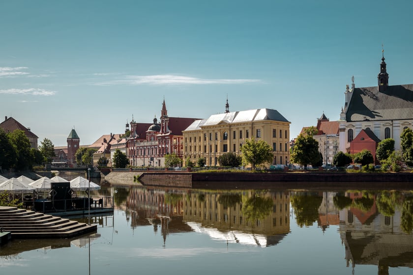 L?UNI swój wyjątkowy charakter zawdzięcza połączeniu zabytkowych elementów z nowoczesną myślą architektoniczną