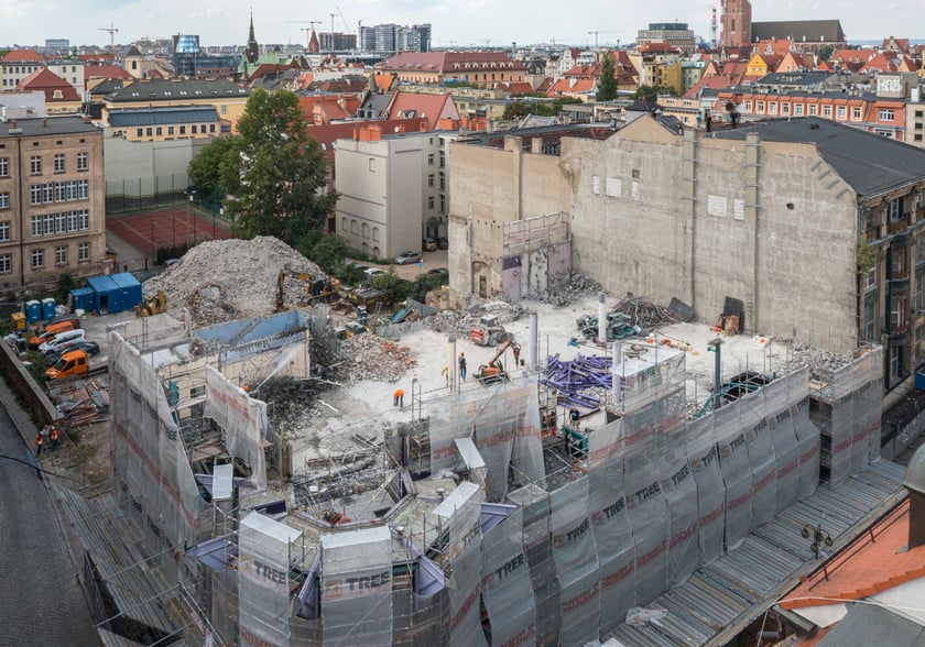 Wyburzanie domu handlowego Solpol przy ul. Świdnickiej - sierpień 2022