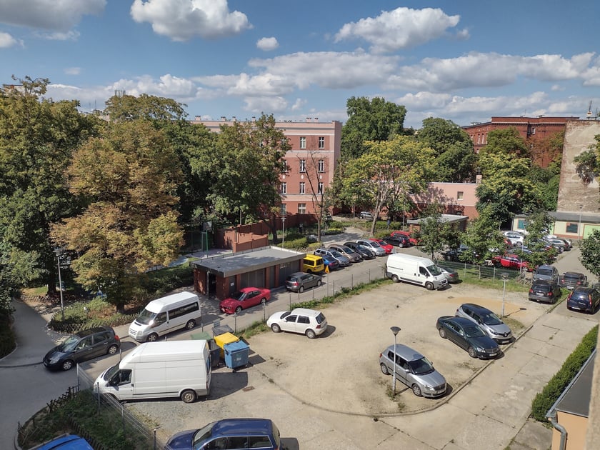 Podwórko na Nadodrzu, przy placu Świętego Macieja, po remoncie