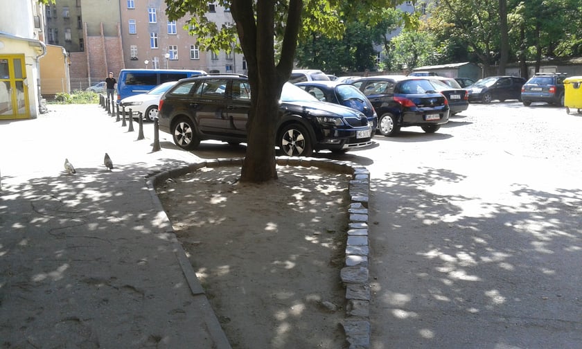 Podwórko na Nadodrzu, przy placu Świętego Macieja, przed remontem