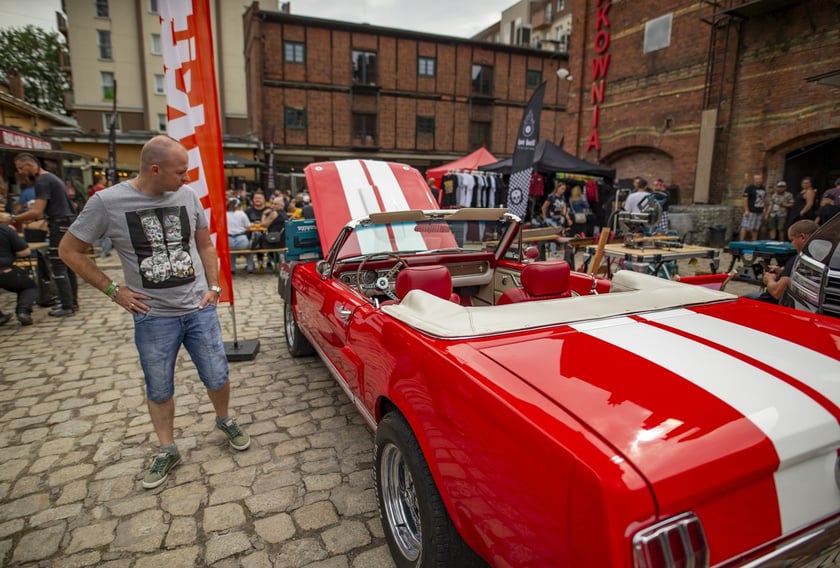 W Browarze Mieszczańskim na zwiedzających czeka kilkadziesiąt pojazdów (samochodów i bike?ów), blisko 50 wystawców z różnych branż, koncerty na żywo, plebiscyty ?best bike? i ?best car?, oraz wiele innych atrakcji
