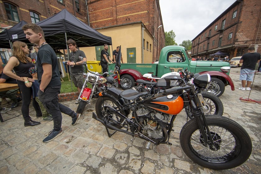 W Browarze Mieszczańskim na zwiedzających czeka kilkadziesiąt pojazdów (samochodów i bike?ów), blisko 50 wystawców z różnych branż, koncerty na żywo, plebiscyty ?best bike? i ?best car?, oraz wiele innych atrakcji