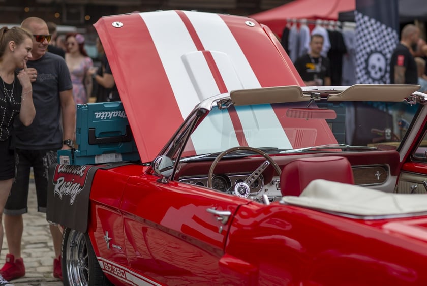 W Browarze Mieszczańskim na zwiedzających czeka kilkadziesiąt pojazdów (samochodów i bike?ów), blisko 50 wystawców z różnych branż, koncerty na żywo, plebiscyty ?best bike? i ?best car?, oraz wiele innych atrakcji