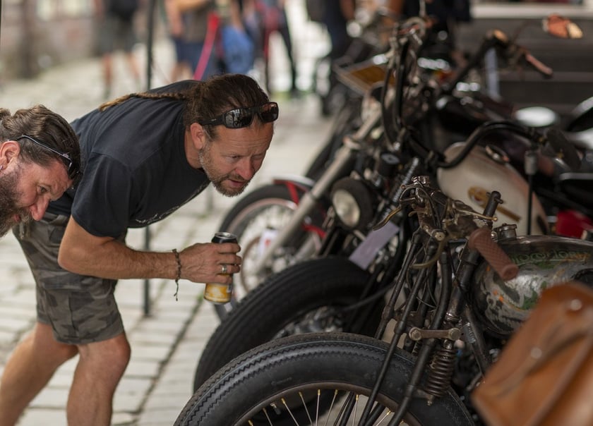 W Browarze Mieszczańskim na zwiedzających czeka kilkadziesiąt pojazdów (samochodów i bike?ów), blisko 50 wystawców z różnych branż, koncerty na żywo, plebiscyty ?best bike? i ?best car?, oraz wiele innych atrakcji