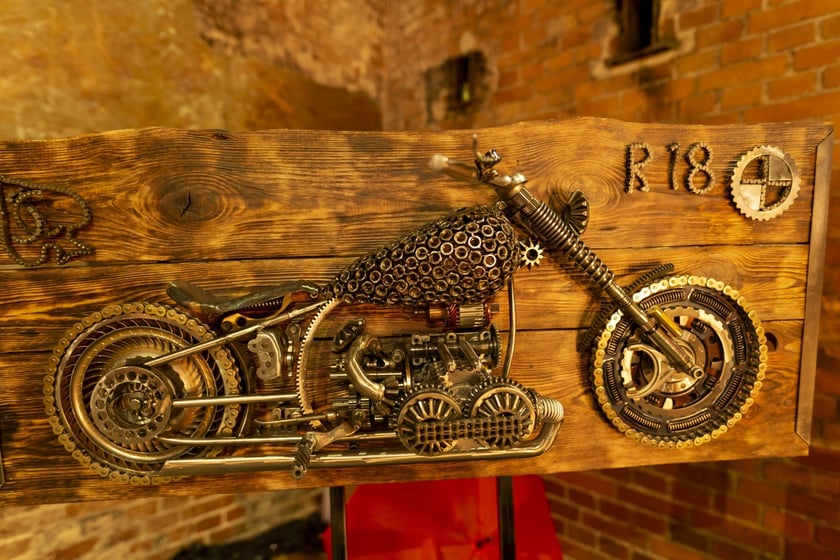 W Browarze Mieszczańskim na zwiedzających czeka kilkadziesiąt pojazdów (samochodów i bike?ów), blisko 50 wystawców z różnych branż, koncerty na żywo, plebiscyty ?best bike? i ?best car?, oraz wiele innych atrakcji