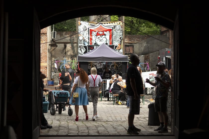 W Browarze Mieszczańskim na zwiedzających czeka kilkadziesiąt pojazdów (samochodów i bike?ów), blisko 50 wystawców z różnych branż, koncerty na żywo, plebiscyty ?best bike? i ?best car?, oraz wiele innych atrakcji