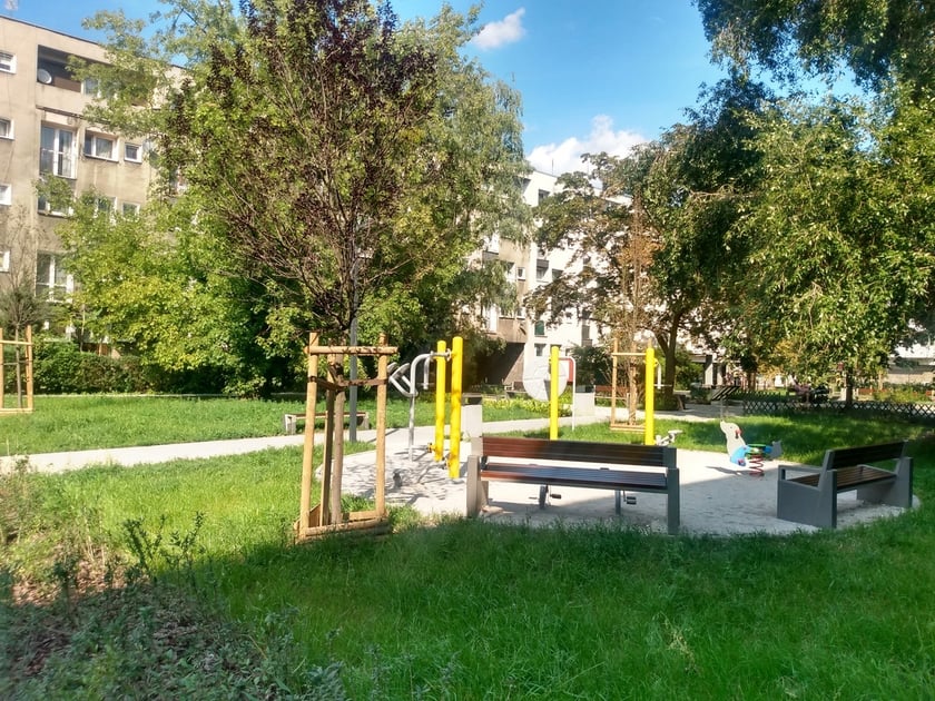 Podwórko otoczone: pl. Nowy Targ, pl. Nankiera i ul. Jodłową przeszło gruntowny remont