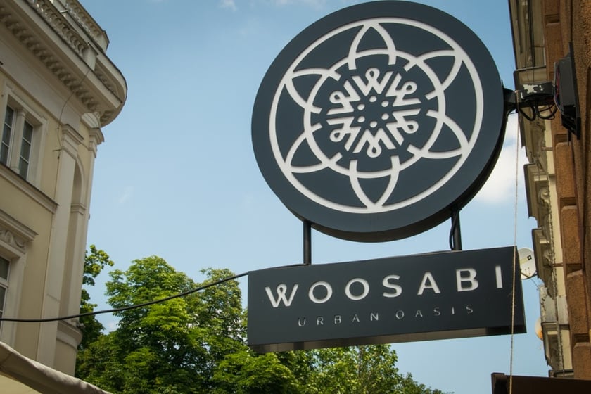 Woosabi na Włodkowica to połączenie kuchni azjatyckiem z fusion. Popularne są tu m.in. bułeczki bao.
