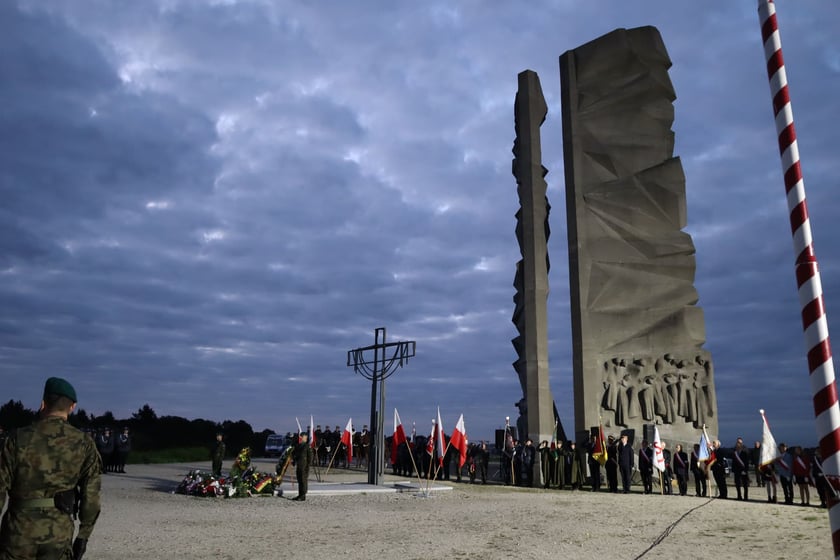 Uroczyste obchody 83. rocznicy wybuchu II wojny światowej na Cmentarzu Żołnierzy Polskich we Wrocławiu