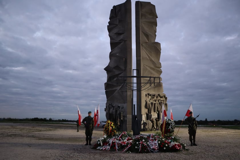 Uroczyste obchody 83. rocznicy wybuchu II wojny światowej na Cmentarzu Żołnierzy Polskich we Wrocławiu