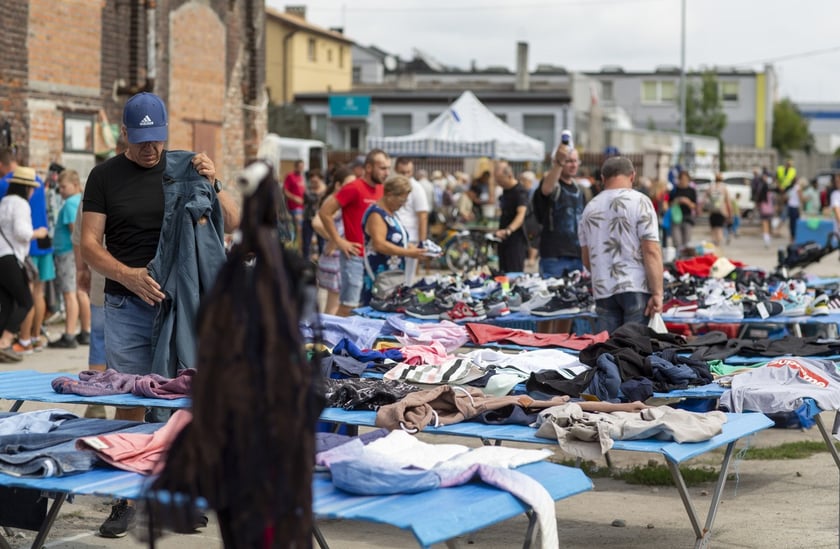 Targowisko na Młynie Sułkowice we Wrocławiu w każdą niedzielę przyciąga tłumy kupujących i sprzedających