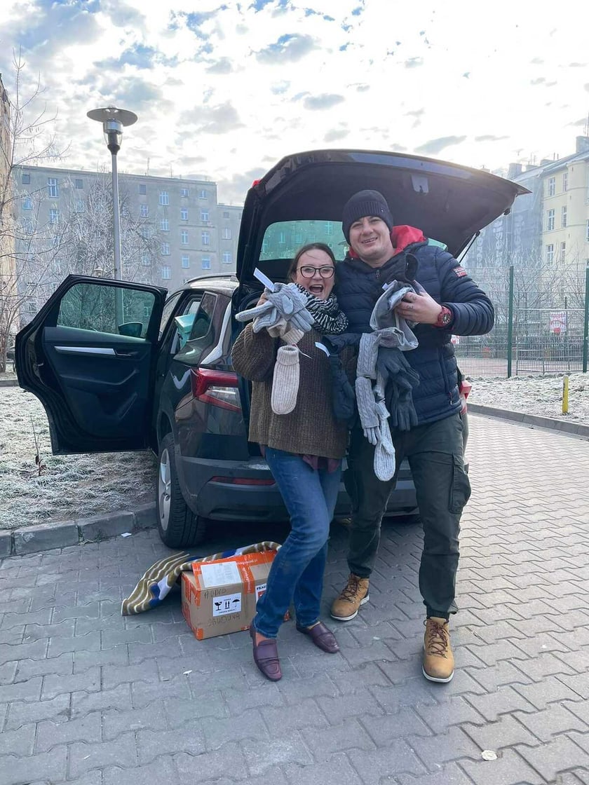 Kamila Kamińska-Sztark i Paweł Szubart - rezultat zbiórki zimowych rękawic i czapek