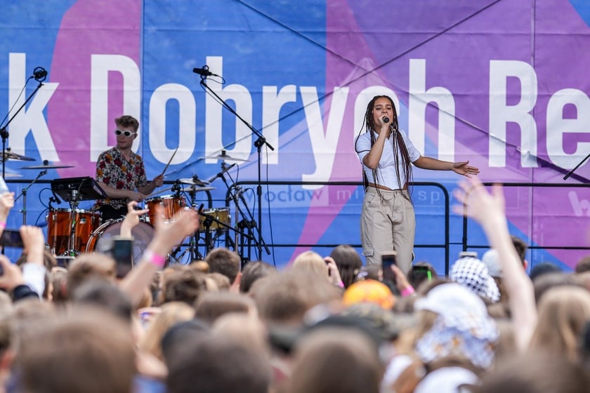 Koncert Sary James na placu Wolności we Wrocławiu
