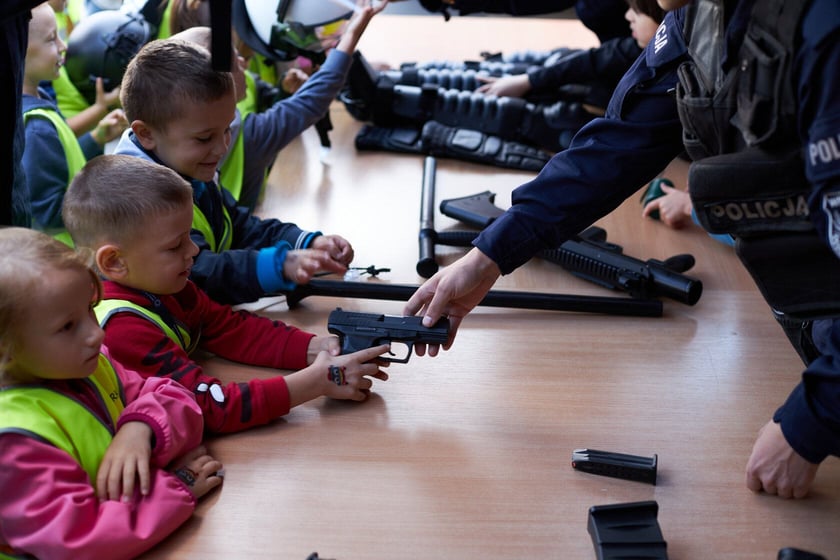 Piknik ?Bezpieczna droga do szkoły? przed Dworcem Głównym PKP we Wrocławiu