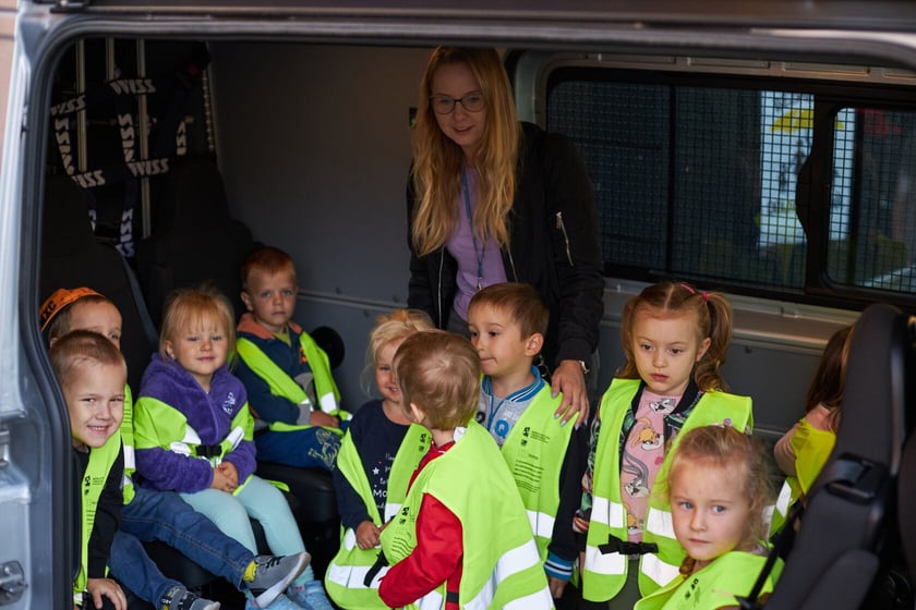 Piknik ?Bezpieczna droga do szkoły? przed Dworcem Głównym PKP we Wrocławiu