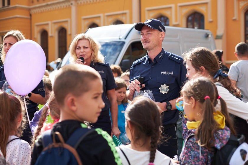 Piknik ?Bezpieczna droga do szkoły? przed Dworcem Głównym PKP we Wrocławiu
