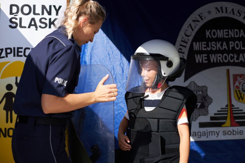 Piknik ?Bezpieczna droga do szkoły? przed Dworcem Głównym PKP we Wrocławiu