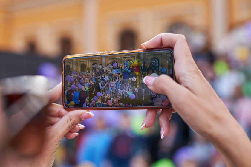 Piknik ?Bezpieczna droga do szkoły? przed Dworcem Głównym PKP we Wrocławiu