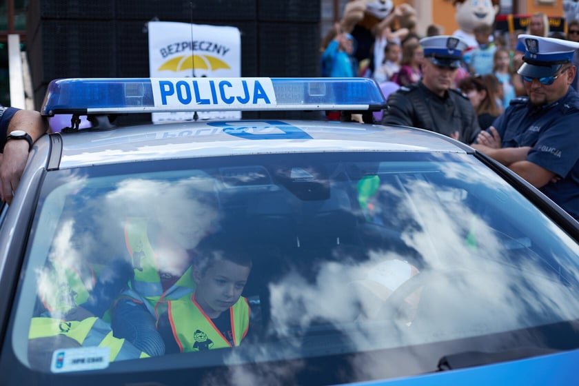 Piknik ?Bezpieczna droga do szkoły? przed Dworcem Głównym PKP we Wrocławiu