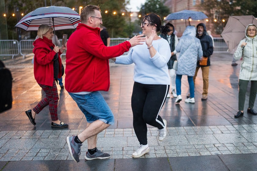 Wrocławska Potańcówka na pl. Wolności 17 września 2022 r. - na zdjęciach uczestnicy