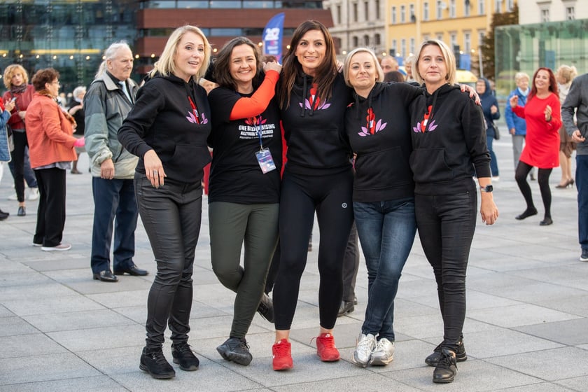 Wrocławska Potańcówka na pl. Wolności 17 września 2022 r. - na zdjęciach uczestnicy