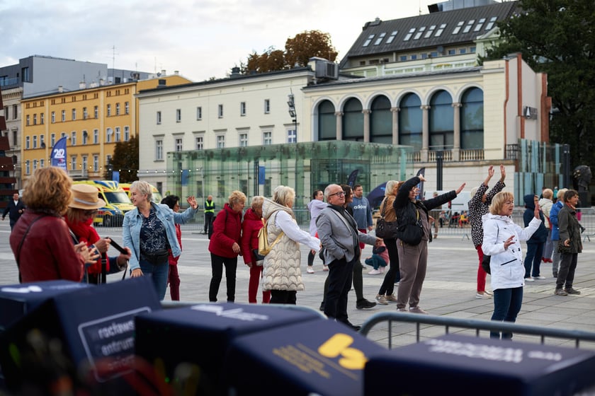 Wrocławska Potańcówka na pl. Wolności 17 września 2022 r. - na zdjęciach uczestnicy