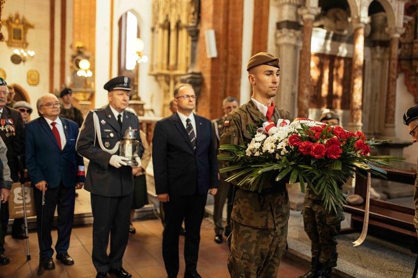 Na zdjęciu żołnierki i żołnierze Wojsk Obrony Terytorialnej we Wrocławiu
