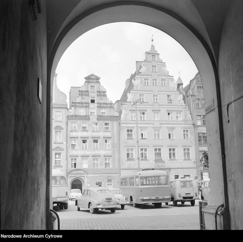 Wrocław w latach 60. XX w. Widok na zachodnią stronę Rynku