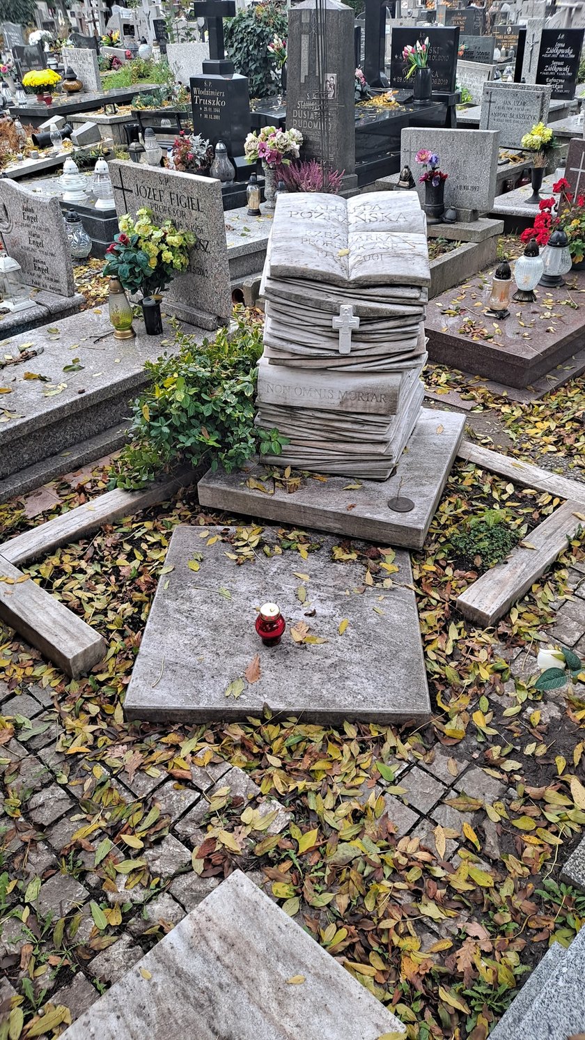 Alfreda Poznańska, rzeźbiarka, spoczywa na cmentarzu przy ul. Bujwida