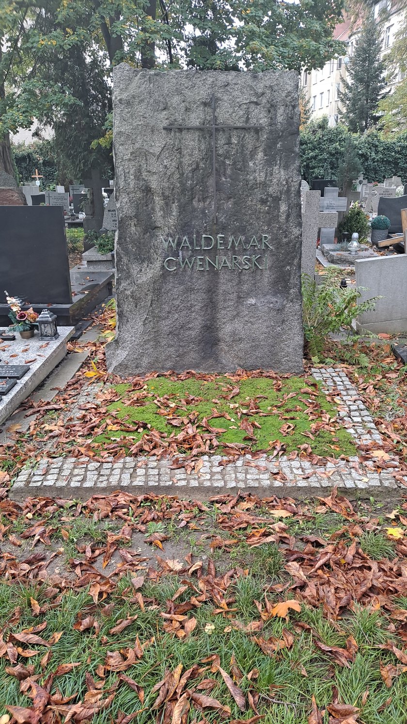 Waldemar Cwenarski, malarz, spoczywa na cmentarzu przy ul. Bujwida