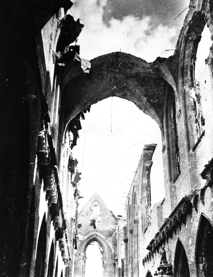 Zniszczony podczas wojny Wrocław 1945
