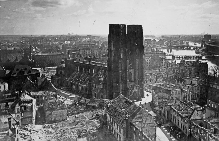 Zniszczony podczas wojny Wrocław 1945