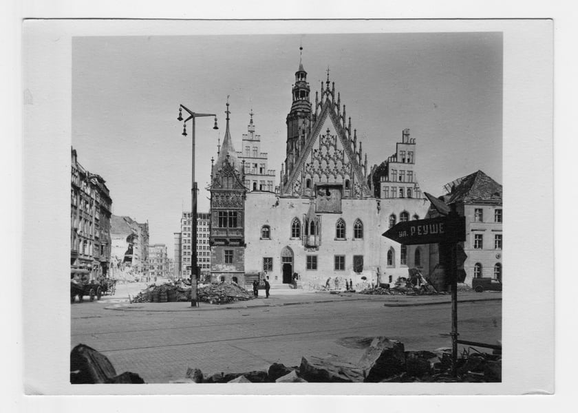 Zniszczony podczas wojny Wrocław 1945