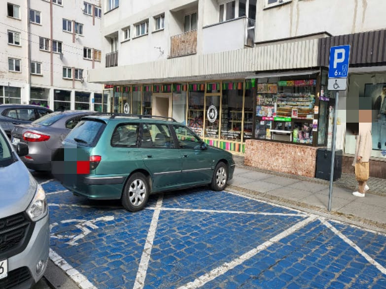 Oto zdjęcia "mistrzów parkowania" z Wrocławia